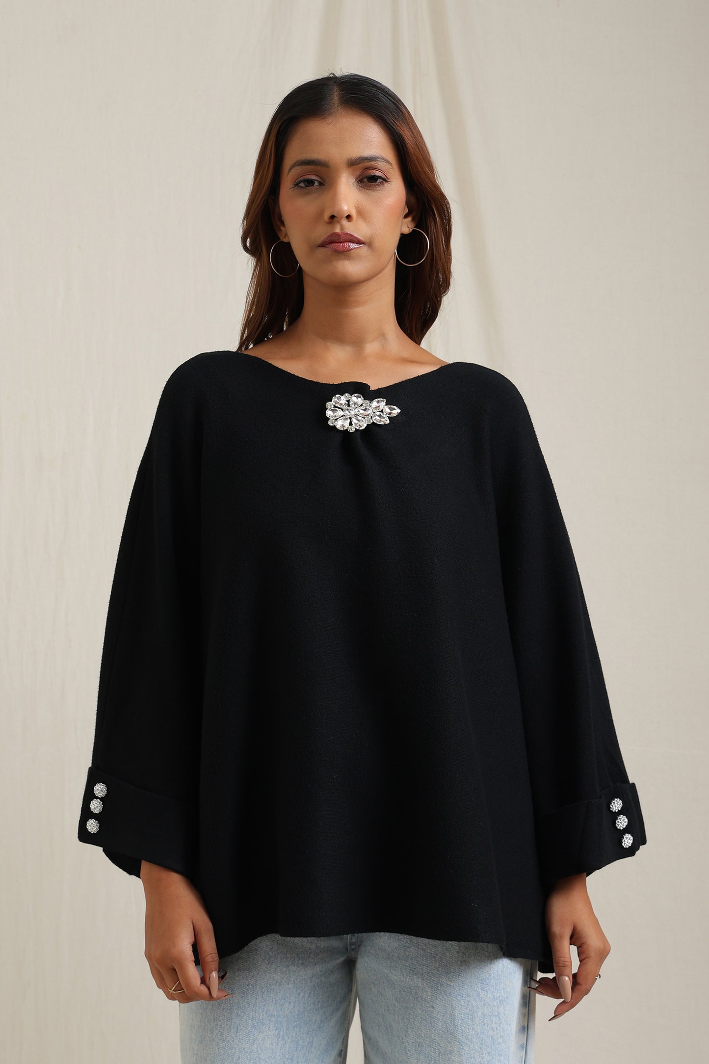 Knitted sweater with brooch detailing - Meiala