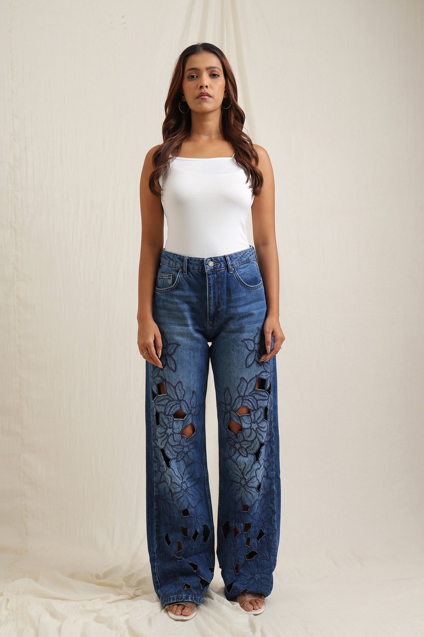 Loose Cut Out Jeans - Meiala