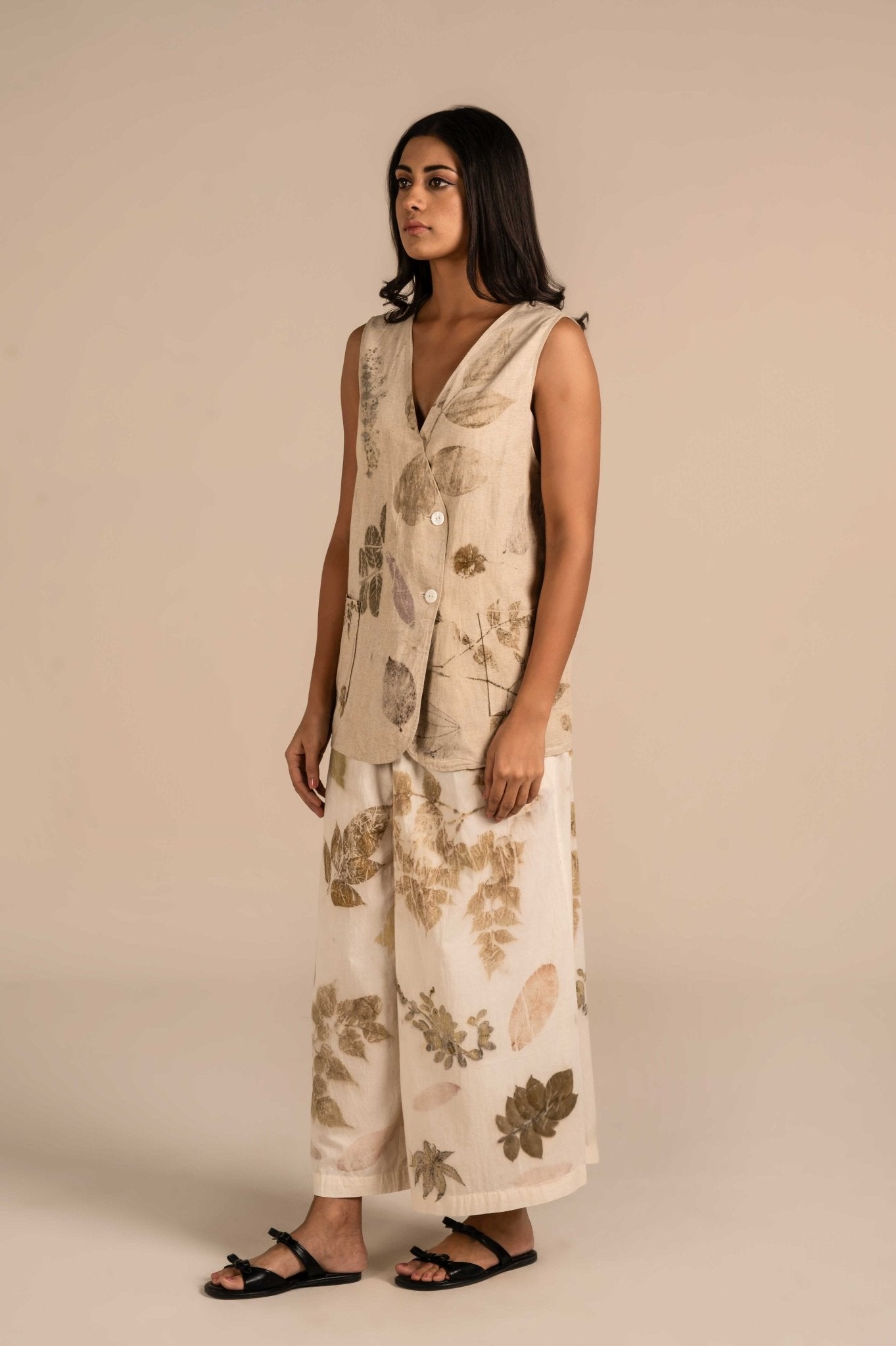 Button down leaf hammered Waistcoat - Meiala Official