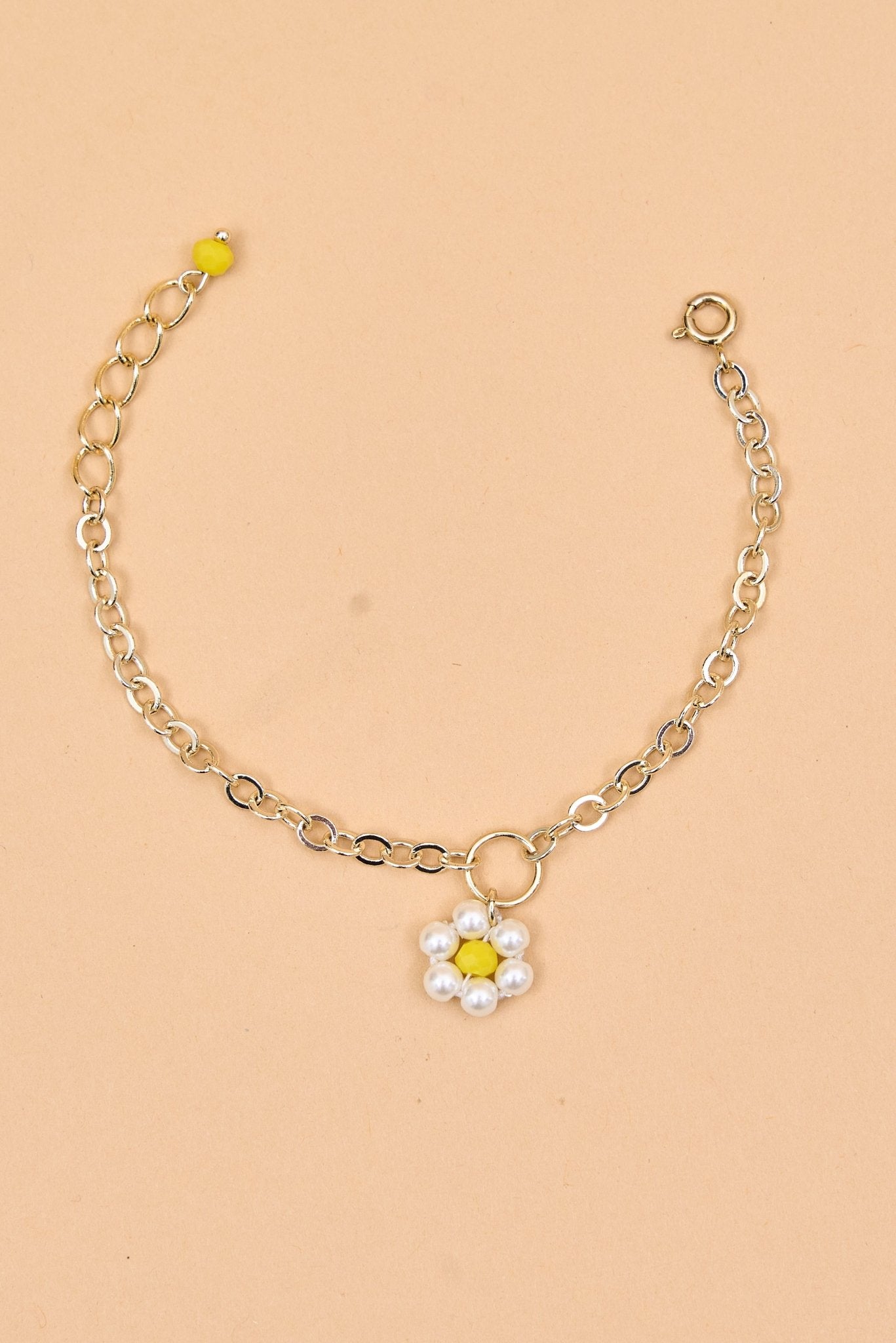 Dainty bracelet with daisy pearl charm - Meiala Official