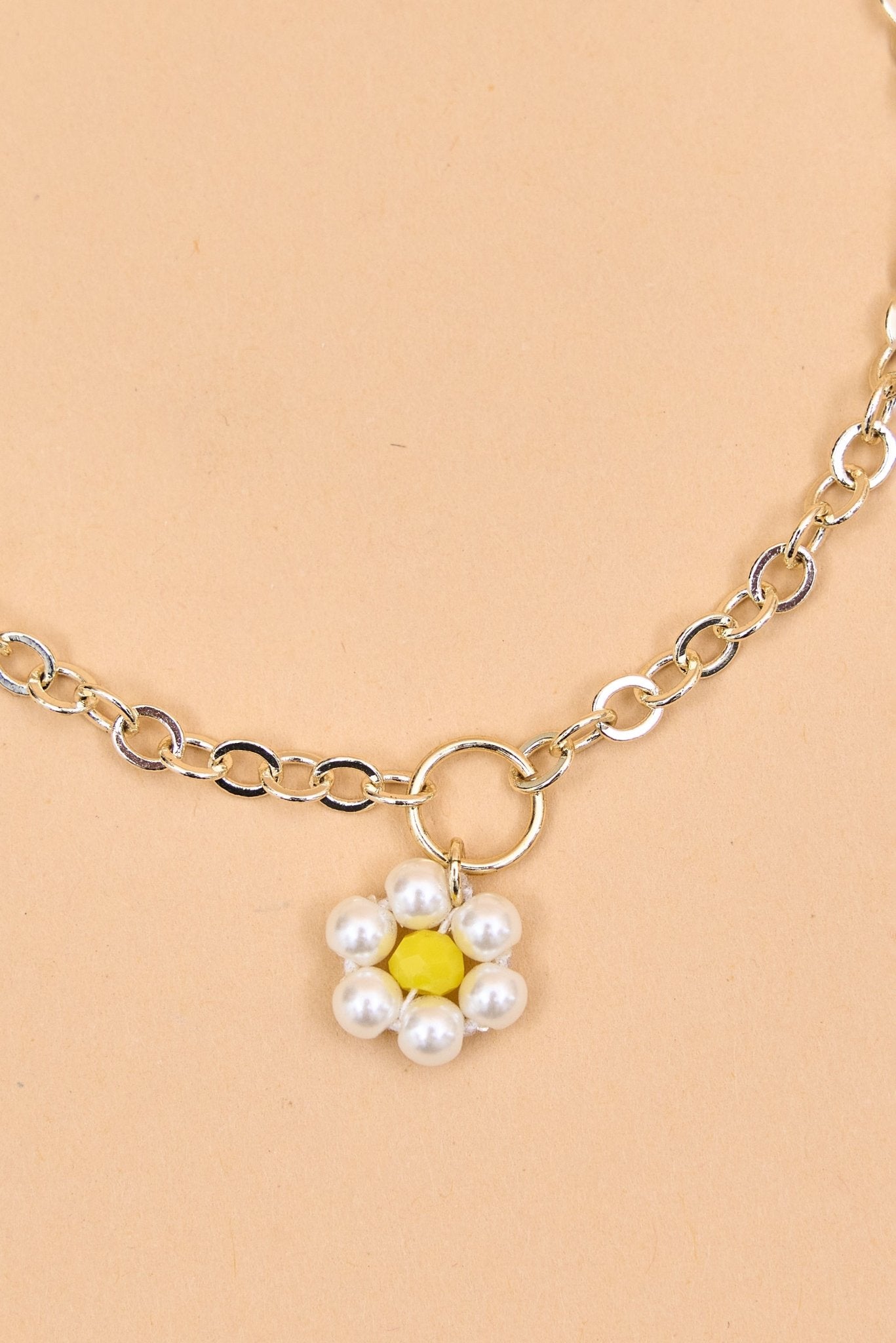 Dainty bracelet with daisy pearl charm - Meiala Official