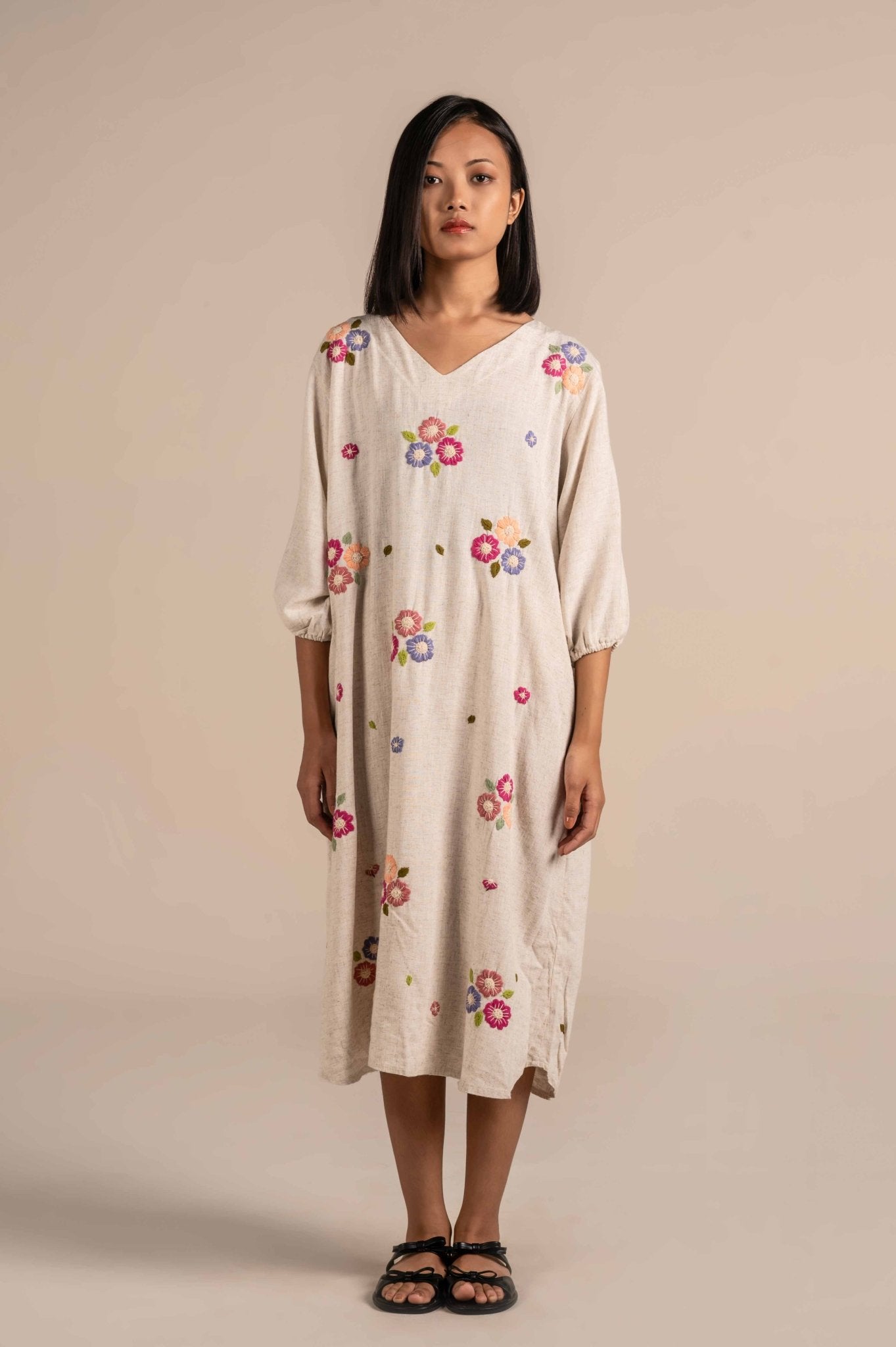 Dress with hand embroidery - Meiala Official