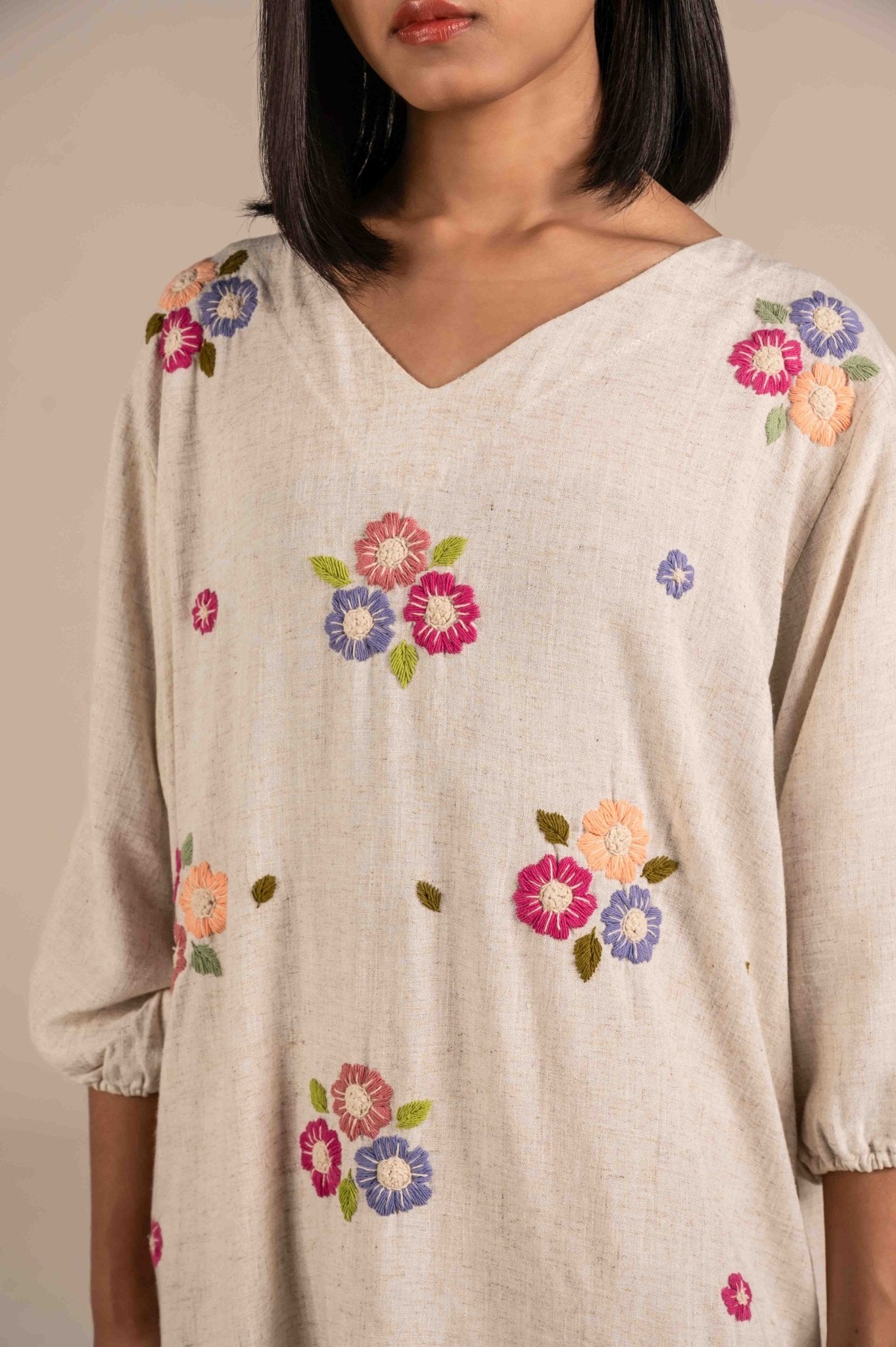 Dress with hand embroidery - Meiala Official