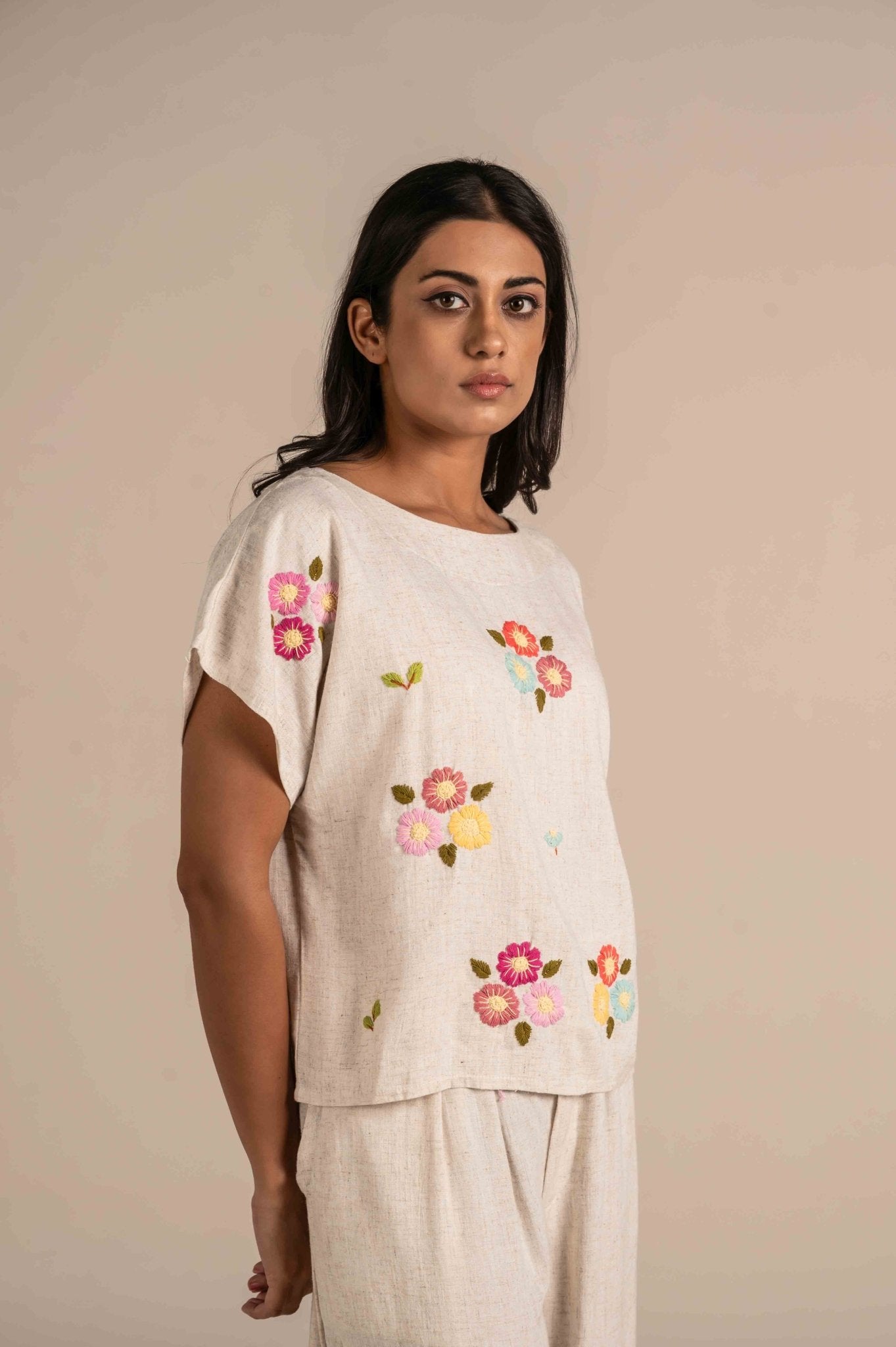 Half sleeves top with floral embroidery - Meiala Official
