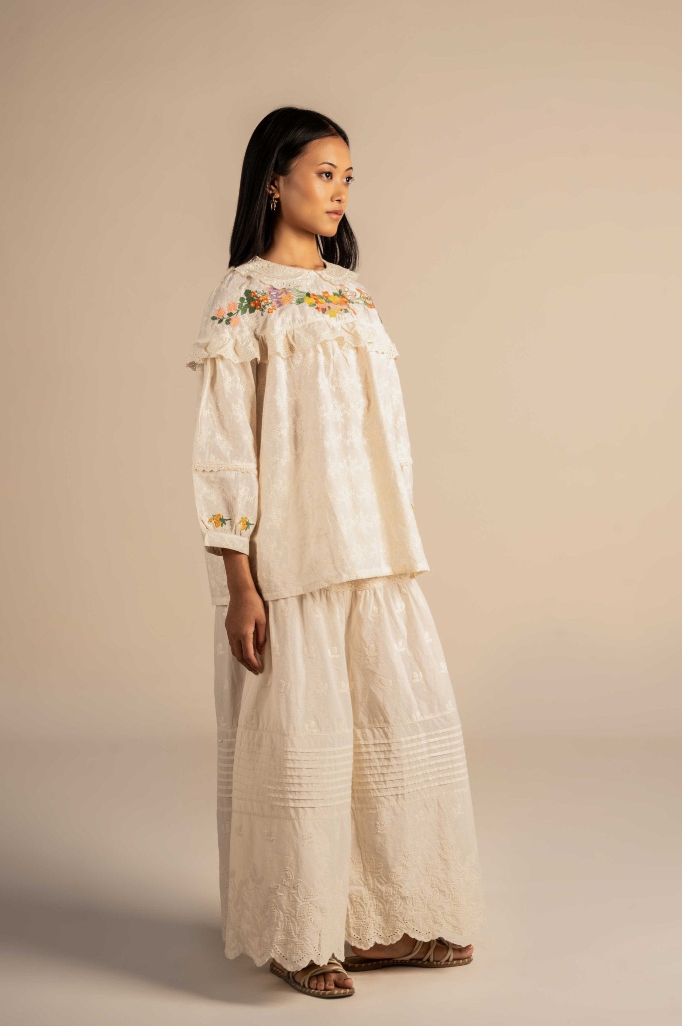 Pants with embroidery detailing - Meiala Official