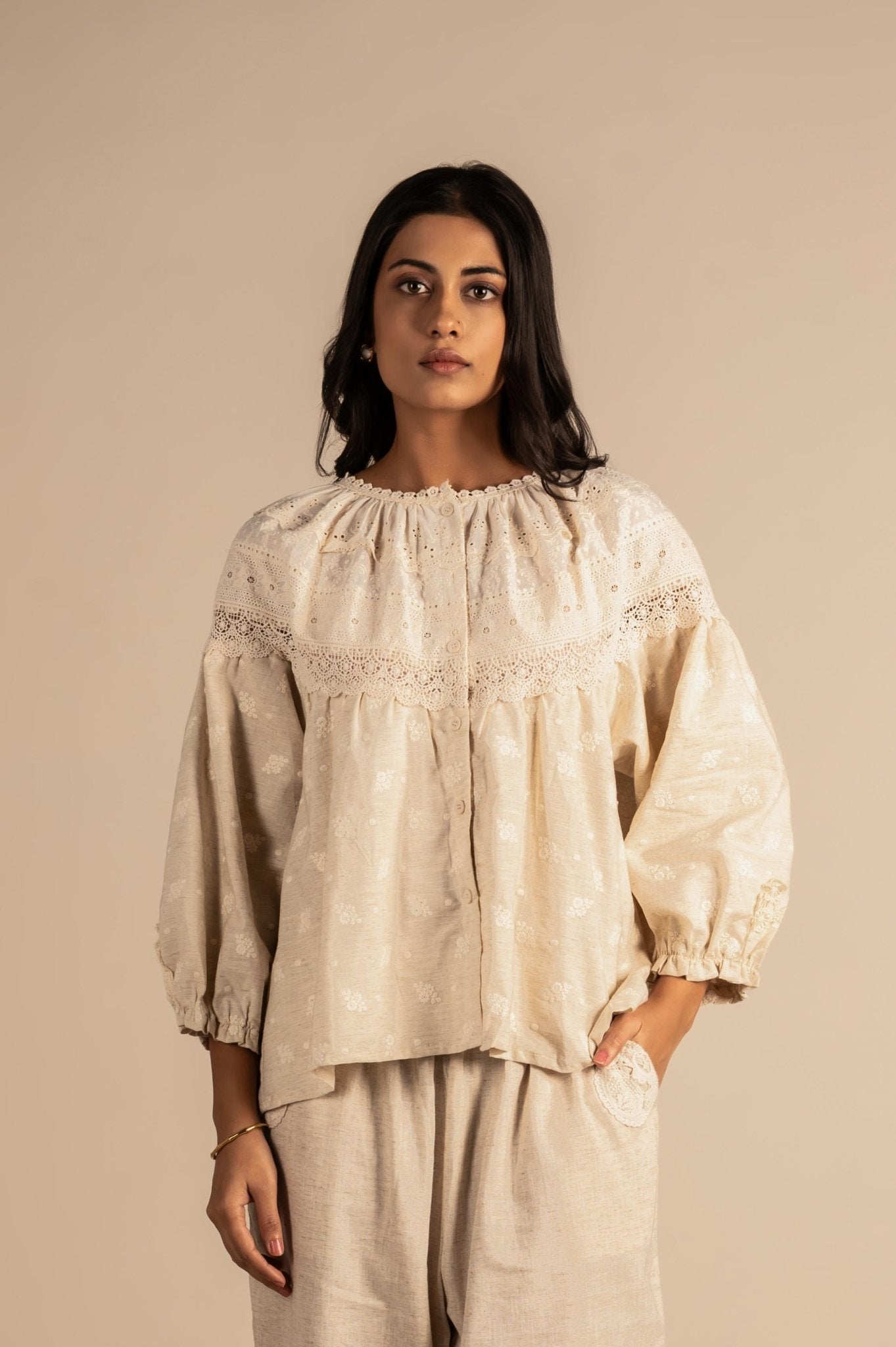 Shirt with delicate embroidery - Meiala Official