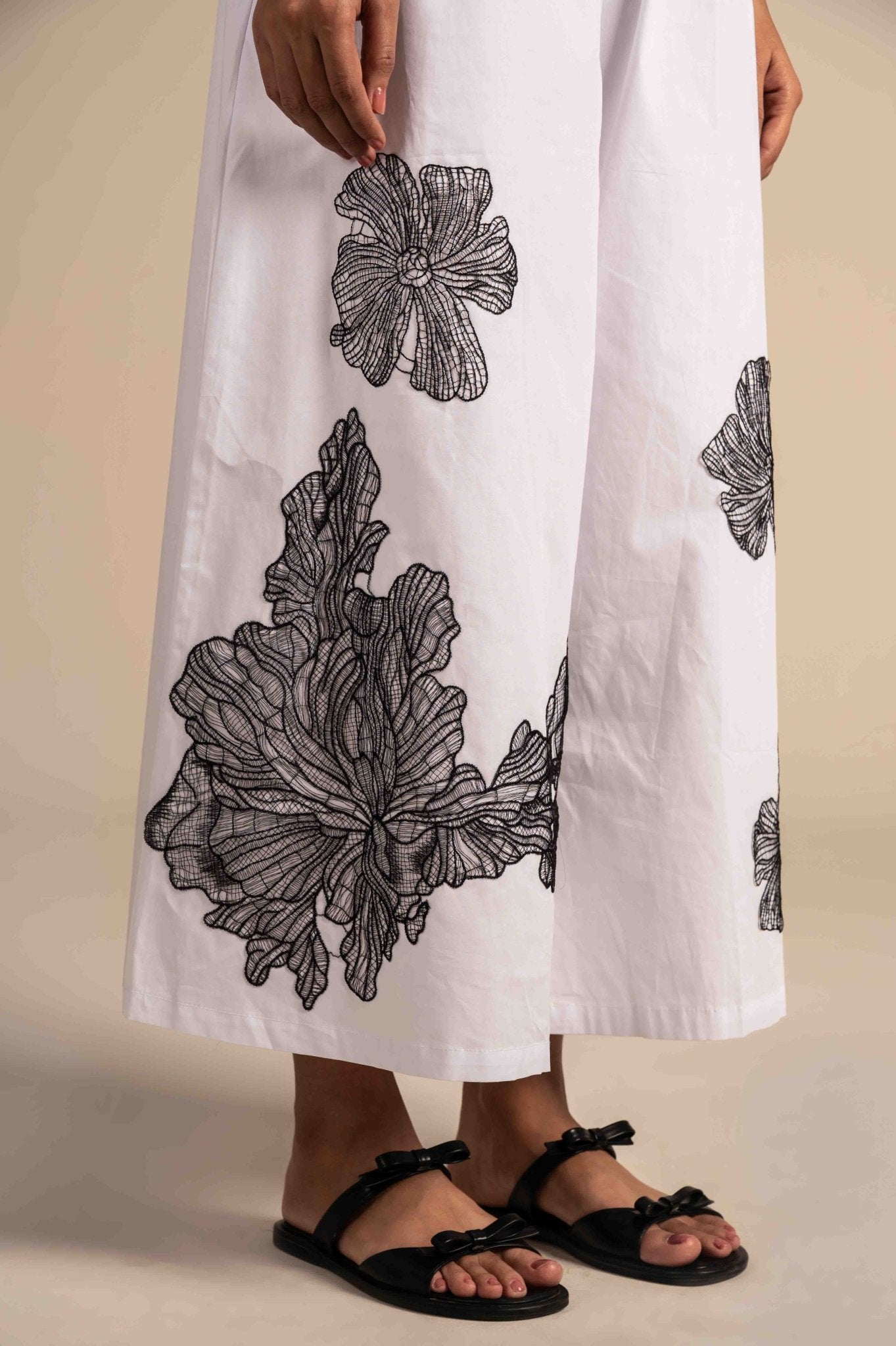 Skirt with a statement floral applique - Meiala Official